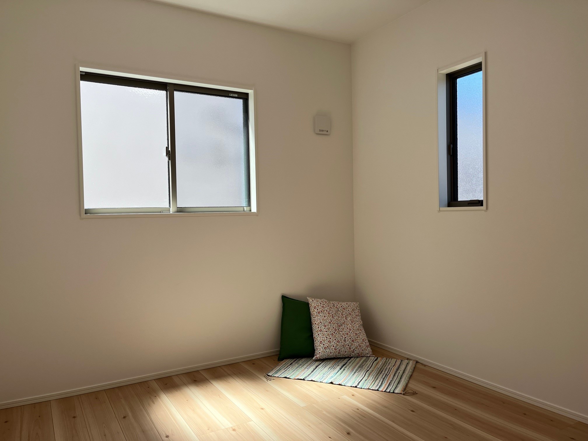 洋室１　各部屋には収納完備